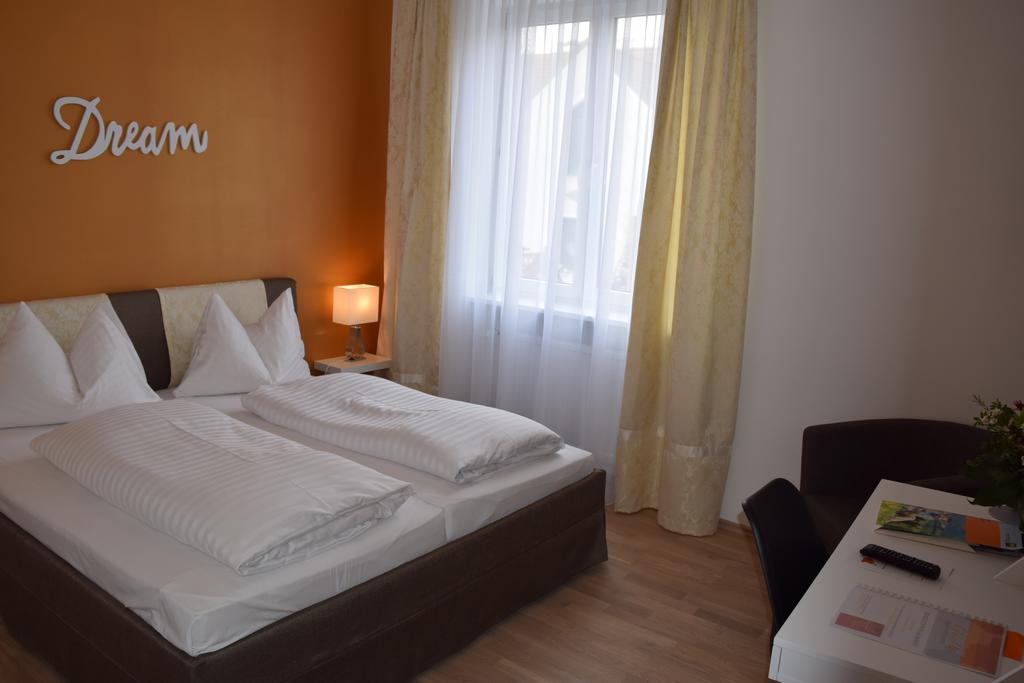 Stadthotel Guertler Amstetten Exteriör bild