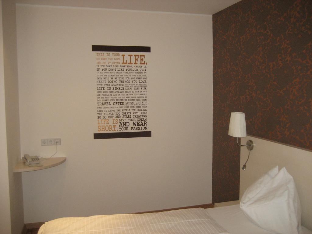 Stadthotel Guertler Amstetten Exteriör bild